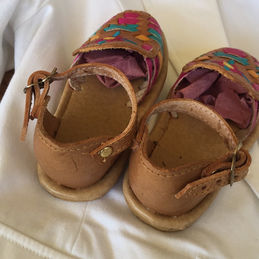 Girls Mexican huaraches Embroidered NEW - NO TAGS - Picture 3 of 4